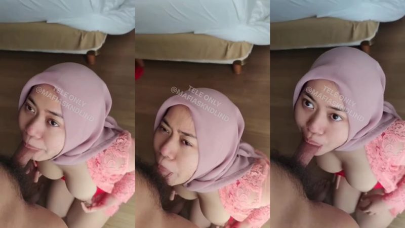 Hijab Hyper Kebaya Pink di Bali